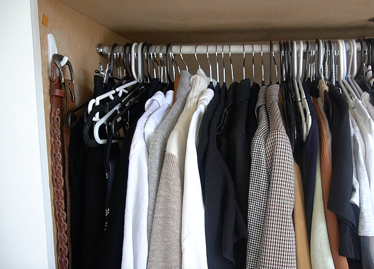 wardrobe organisation - use different hangers for different things