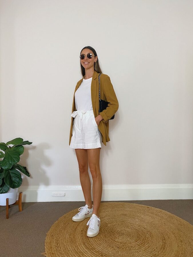 Outfit Formula - Tshirt, shorts & a blazer